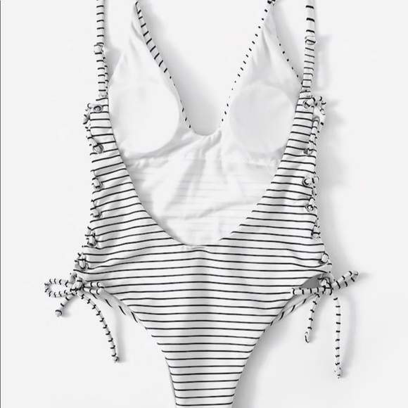 Plunging swimsuit - Picture 2 of 3